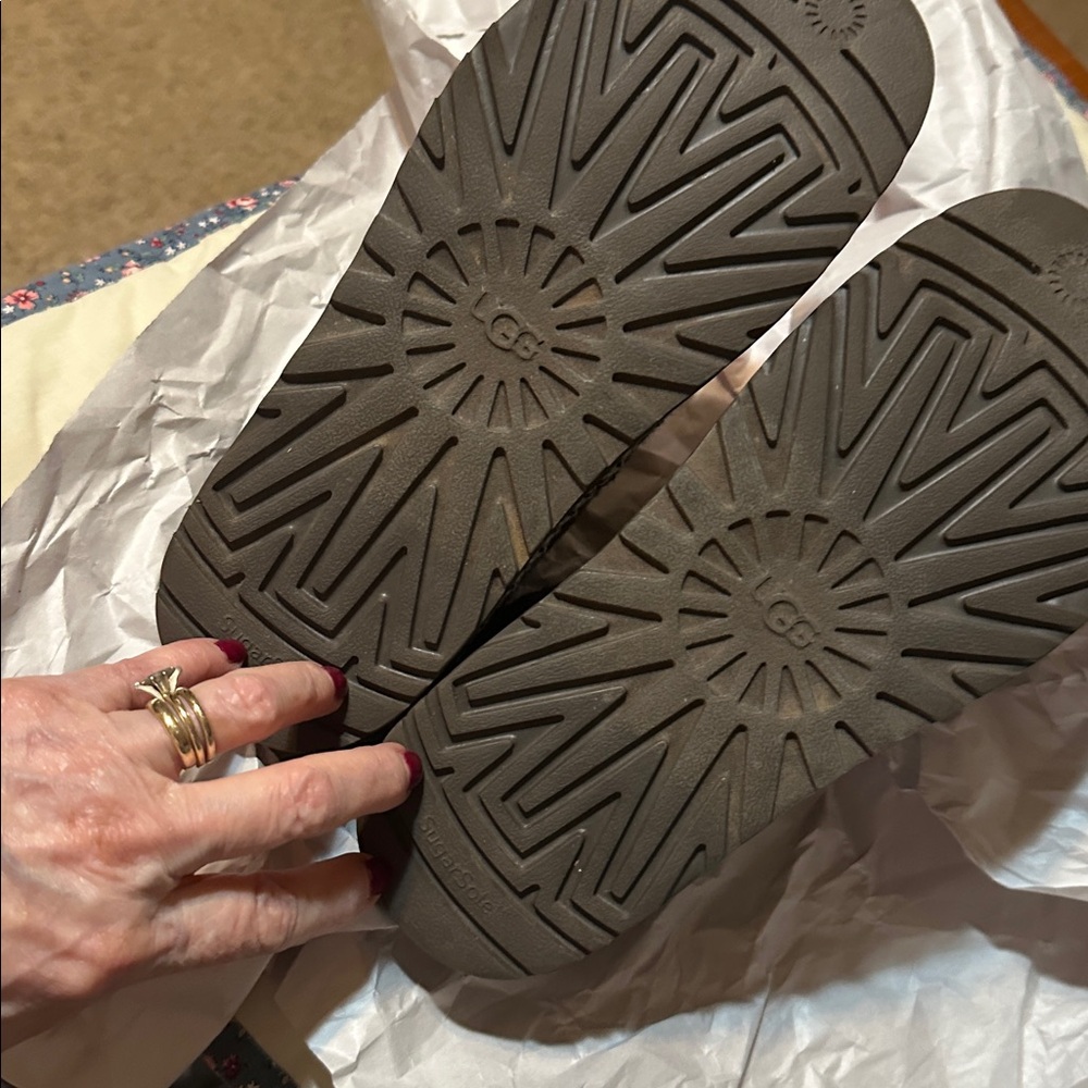 UGG Women's Charcoal and Chocolate Mules - Picture 6 of 6